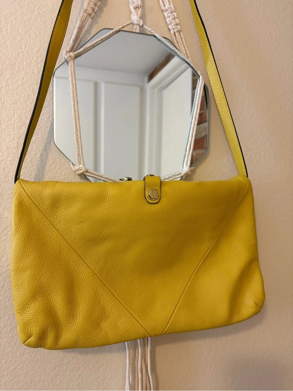 orYANY vibrant yet